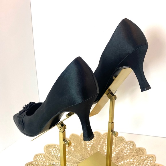 Vintage Impo Black Satin Pointed Toe Beaded Floral Lace Evening Pumps kitt Heels - Picture 7 of 9